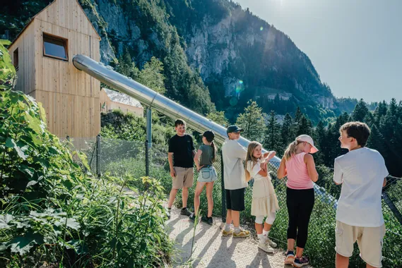 Weg zur Rutsche bei Familienführung