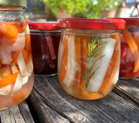 Fermentierte Nahrungsmittel eingelegt