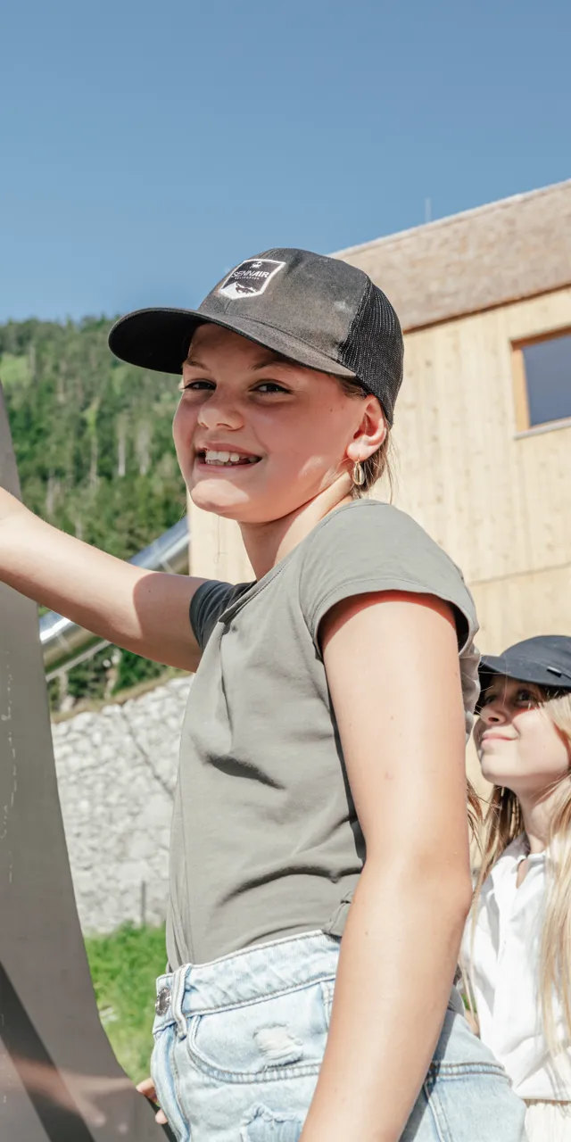 Prägestempel für Kinderpass mit Kindern